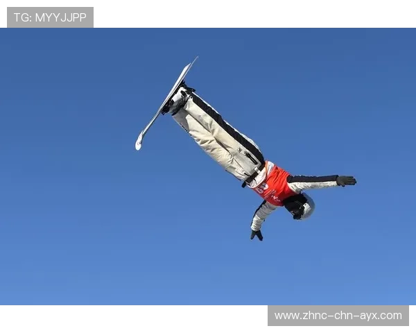冬奥自由式滑雪选手完成四周转体