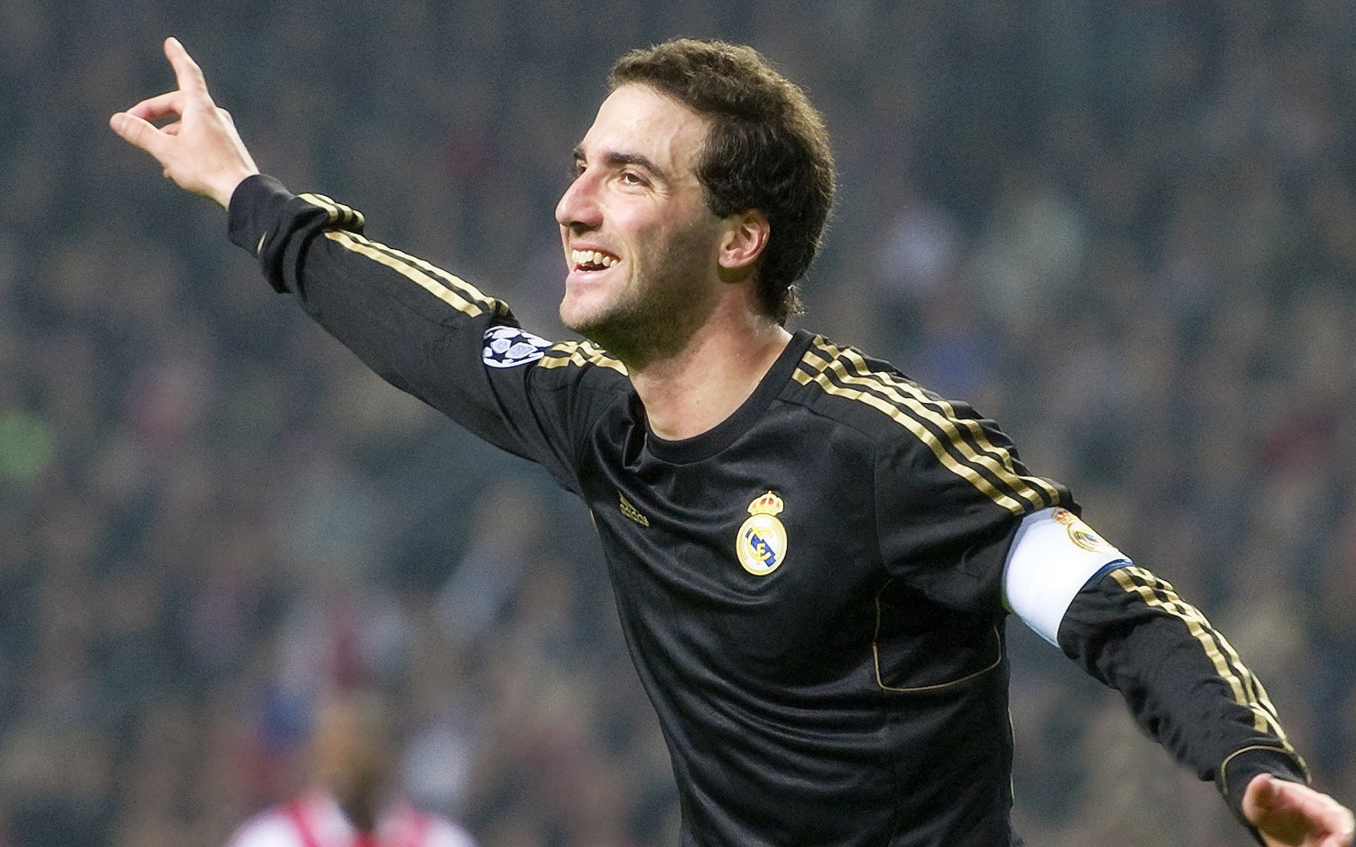 英超球队高强度比赛中恢复策略与运动表现关联研究,英超重启恐面临大变