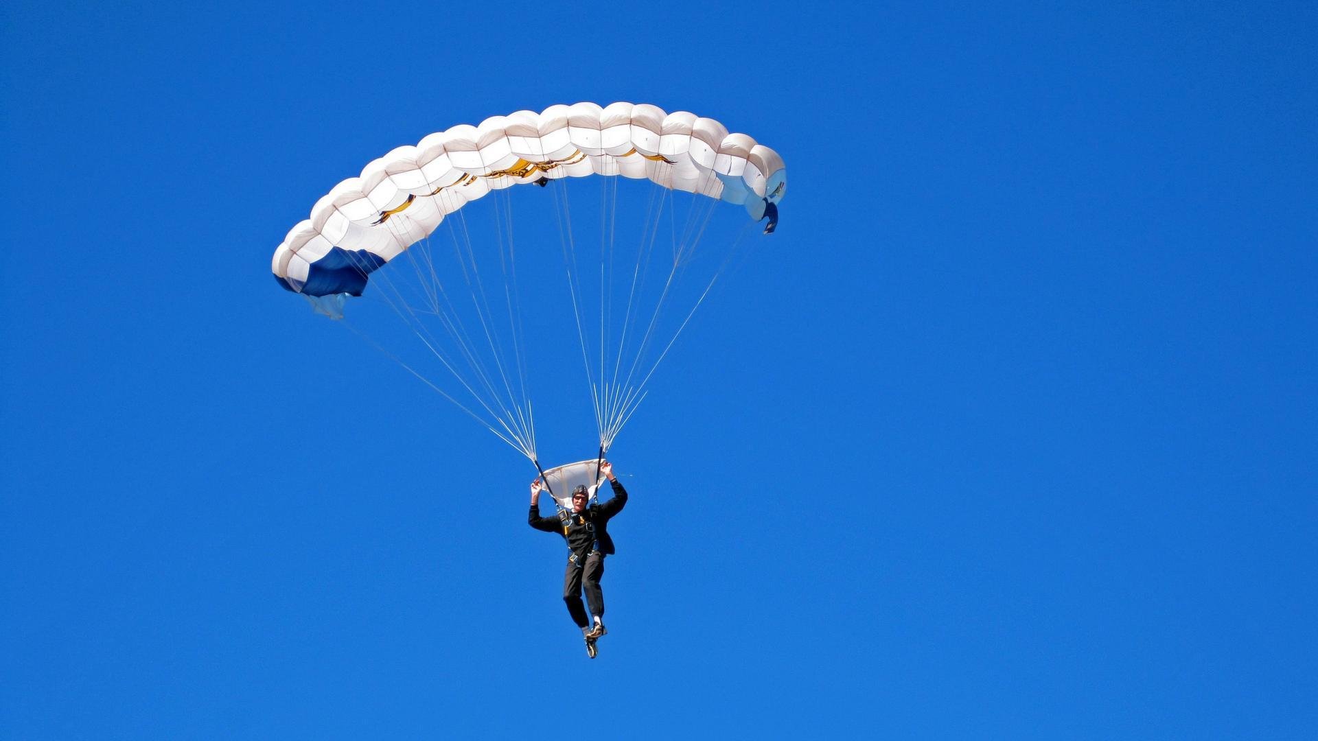 “高新体育中心：沙滩排球选手挑战极限，激烈角逐”